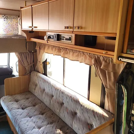 Nostalginen Asuntoauto